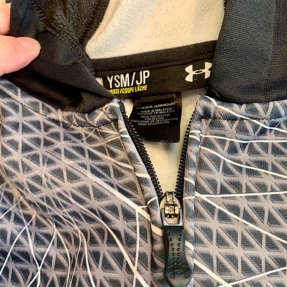 Youth Under Armour zip up hoodie size small EUC - Picture 5 of 5
